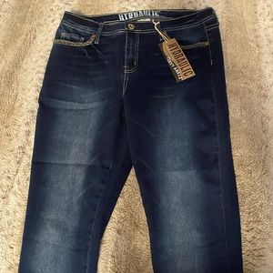 Curvy Ankle Cut Blue Jeans